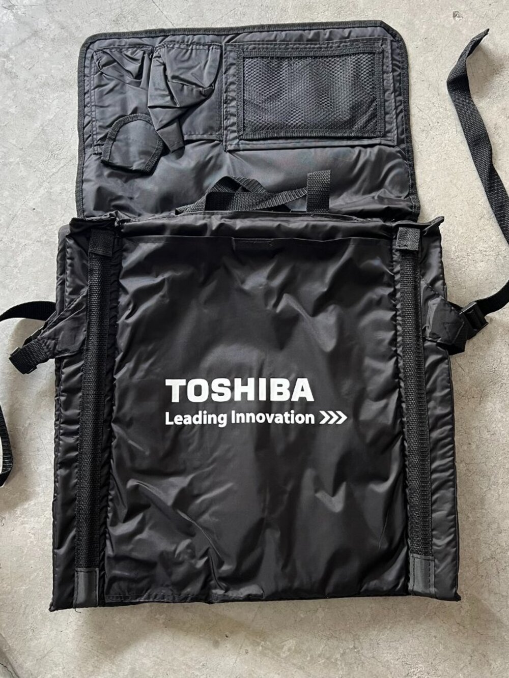 Toshiba Black Laptop Carrying Bag Open Design with Storage Pockets Classic